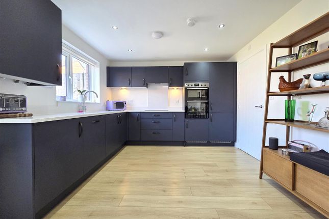 53, Cortland Way, Stourport-On-Severn photo 4