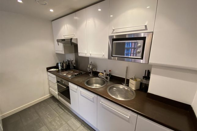 Apartment 33, The Quadrangle, Manchester photo 3