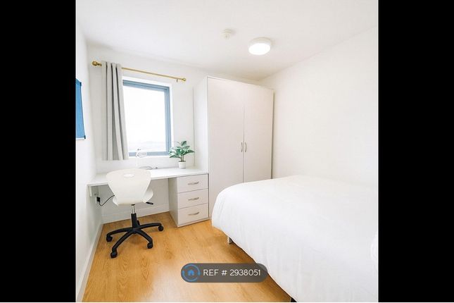 Flat, Queensland Place Chatham Place, Liverpool photo 3