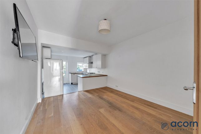 10, Merryhill Mount, Hertfordshire photo 4