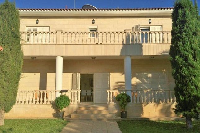Detached house for sale in Monagroulli, Cyprus
