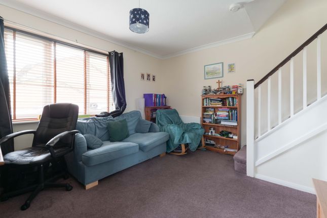 13, Danetree Close, Epsom photo 3