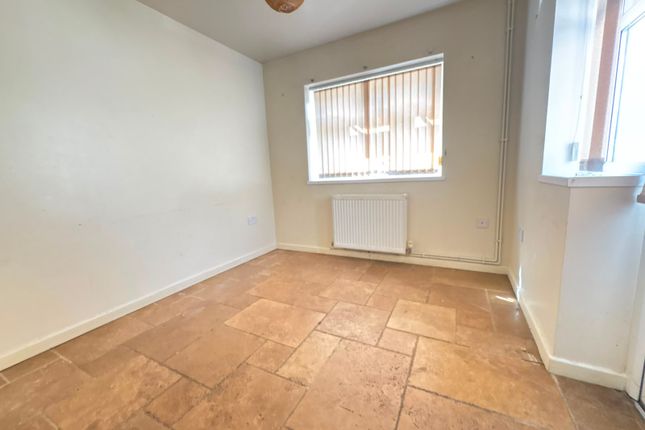 25, Reeves Way, Peterborough photo 4