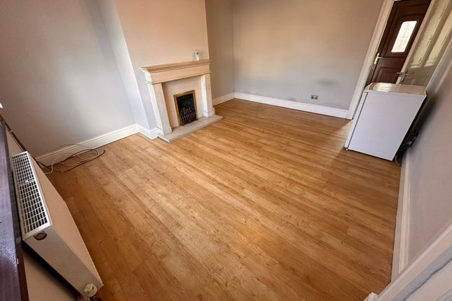 2-bed house on 17, Throstle Avenue, LEEDS, £900/mo