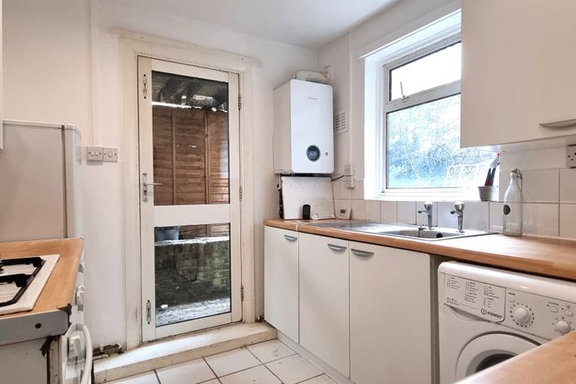 Flat to rent in Vicarage Grove, London