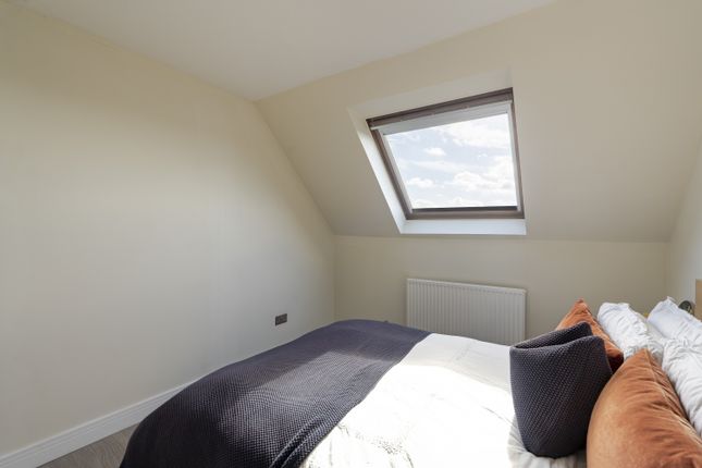 Flat 38, Folly Bridge Court, Shirelake Close, Oxford photo 2