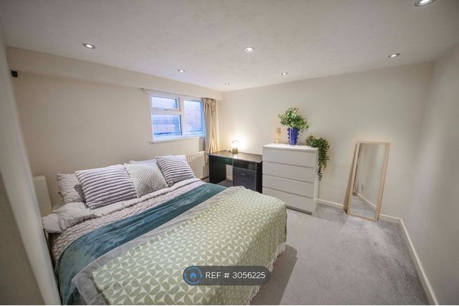 Flat, Hyde Park Road, Leeds photo 4
