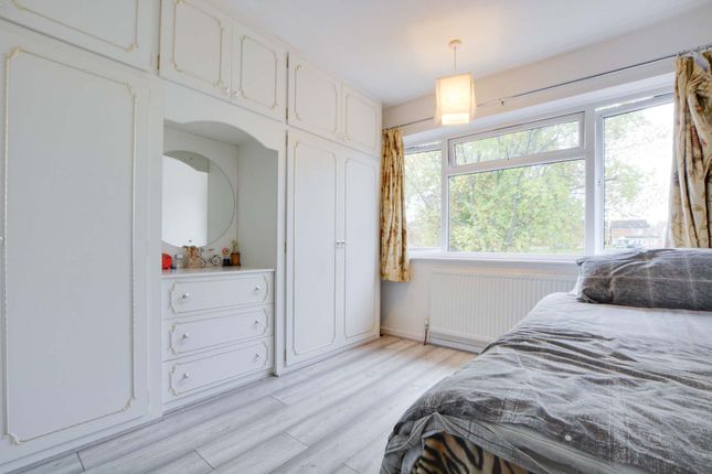 6 Chiltern Green, Leicester photo 4