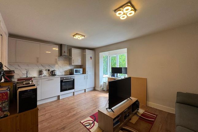 8 Gatting Close, Edgware photo 4