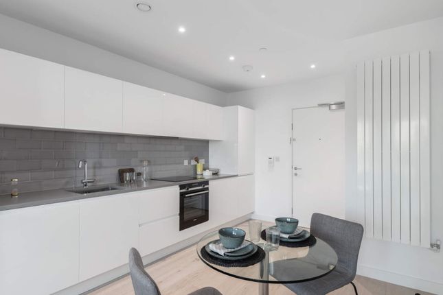 2 Waypoint Way, London photo 3