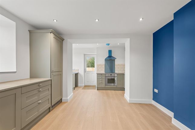 8, Bridle Road, Chesterfield photo 2