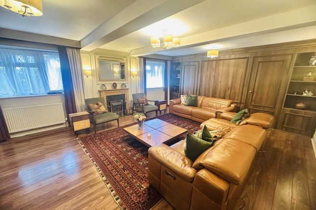 1, Caroline Close, West Drayton photo 4