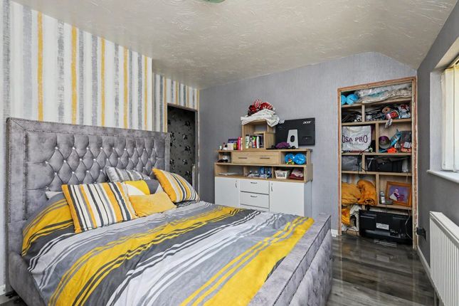 8, Axholme Green, Doncaster photo 3