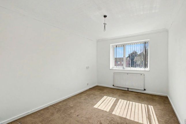 115, Fishers Close, Waltham Cross photo 4
