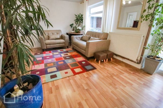 17, Cotswold Close, Melksham photo 3