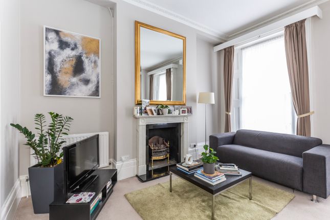 Maisonette for sale in Cumberland Street, London