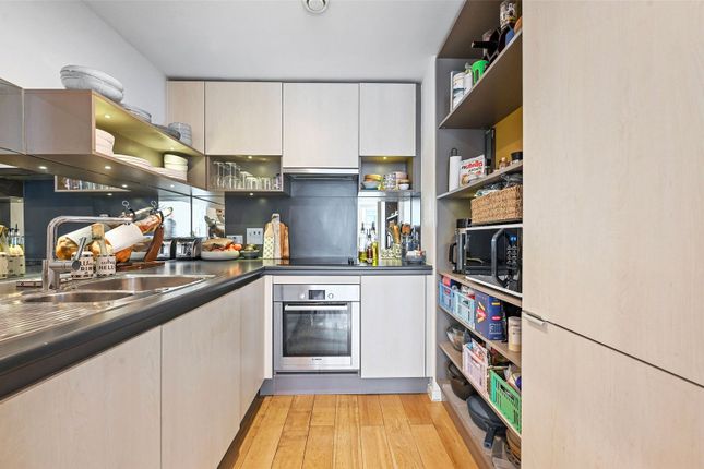 Flat for sale in Reliance Wharf, 2-10 Hertford Road, London