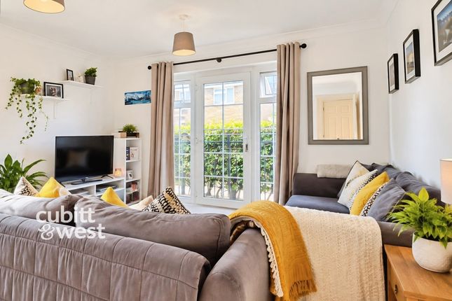 26, Bewick Gardens, Chichester photo 4