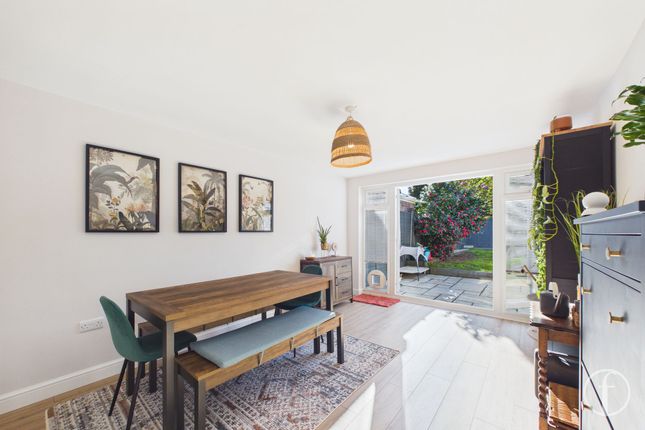 51 Oaklands Way, Fareham photo 4