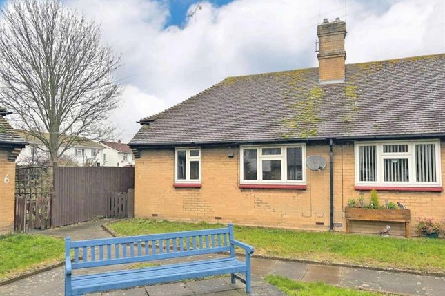 1-bed house on 7, Russell Close, DARTFORD, £200,000