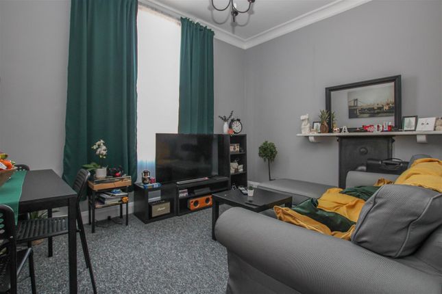1-bed flat on 4, Rosewood House, Brentwood, £165,000