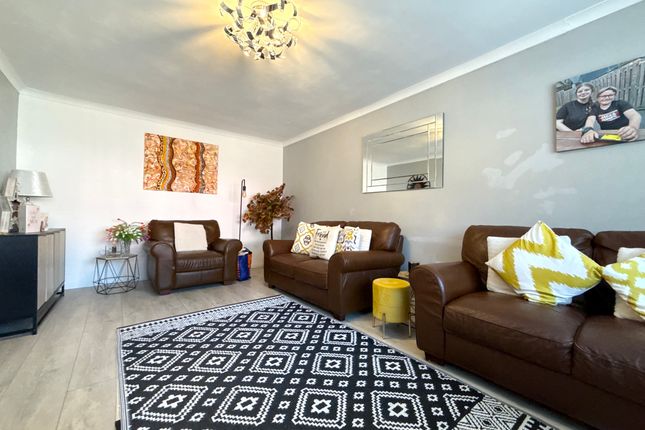 1 Heath Close, Aberdare photo 3