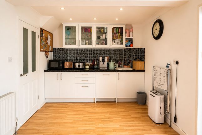 2, Tamar Close, Ferndown photo 2