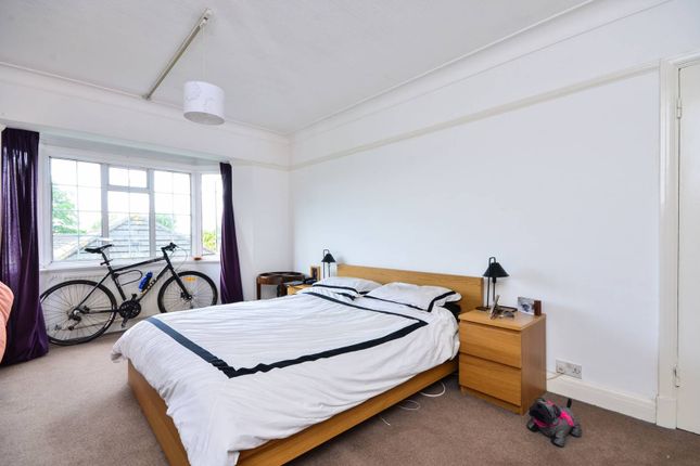 Flat to rent in Babington Road, Streatham, London