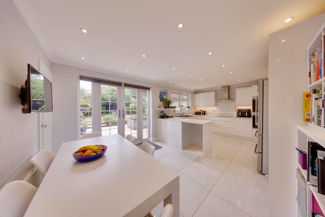 11, Hawfield Bank, Orpington photo 2