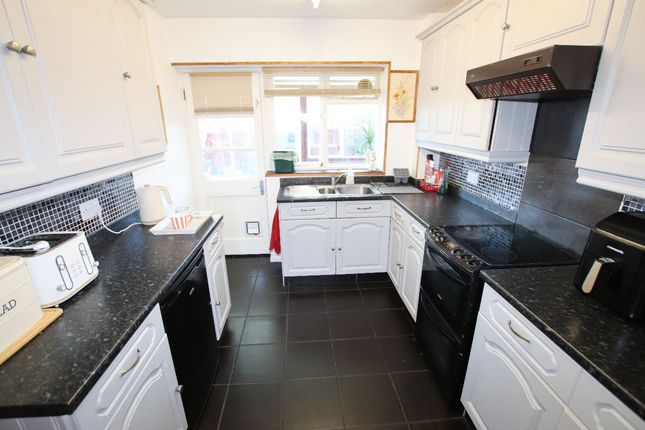 8 Shrubland Court, Clacton on Sea photo 4