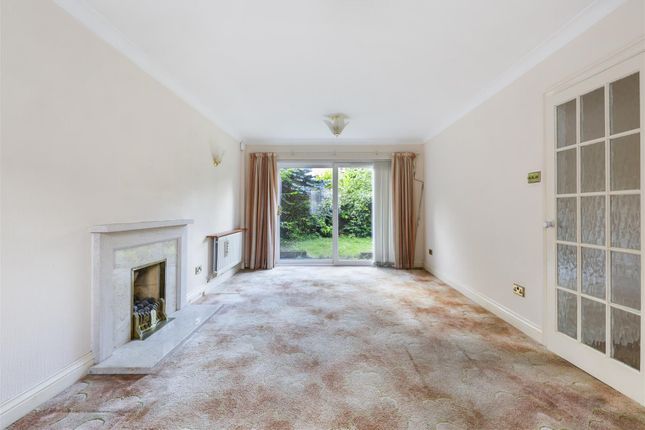 10, Meare Close, Tadworth photo 2