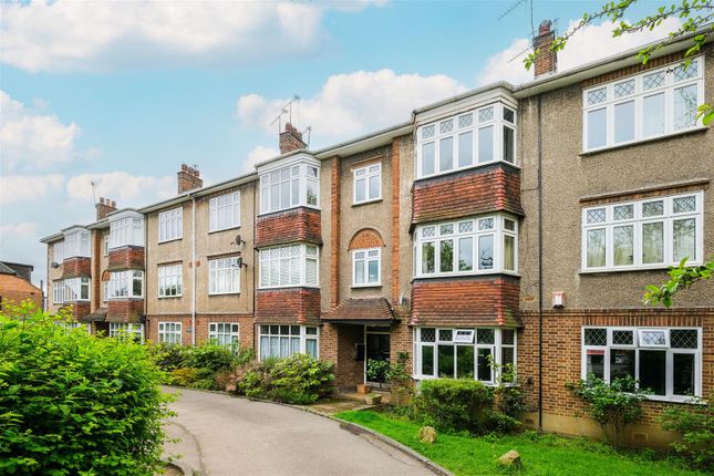Thumbnail Flat to rent in Goldings Hill, Loughton