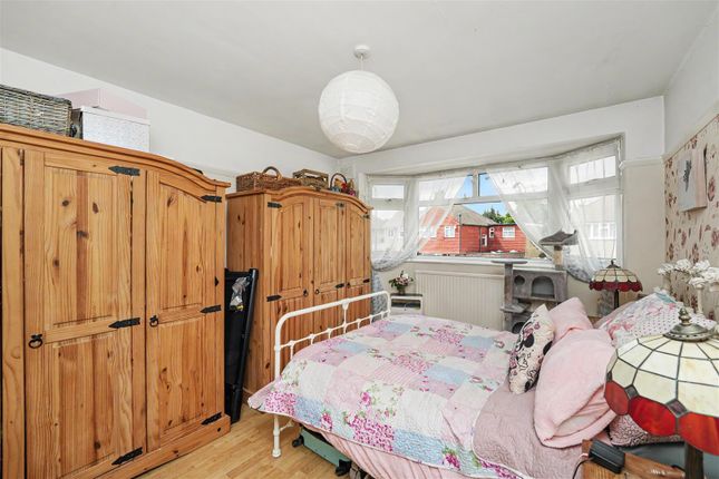 11, Radnor Gardens, Enfield photo 4