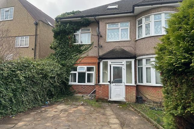 Flat to rent in Rugby Close, Harrow