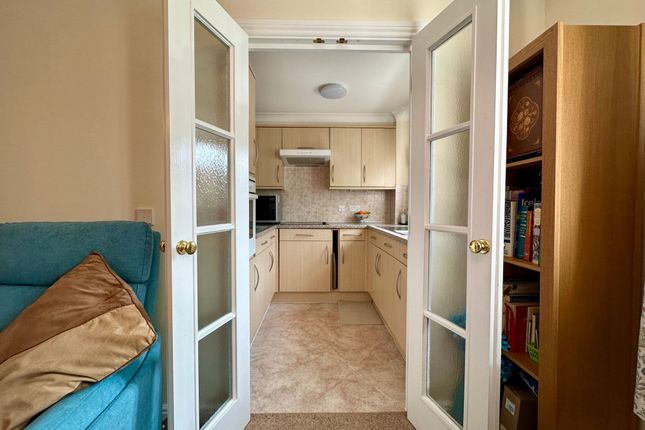 Apt 18, Southwood Court Southend Road, Billericay photo 4