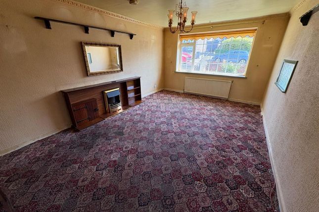 31, Weston Avenue, Bradford photo 2