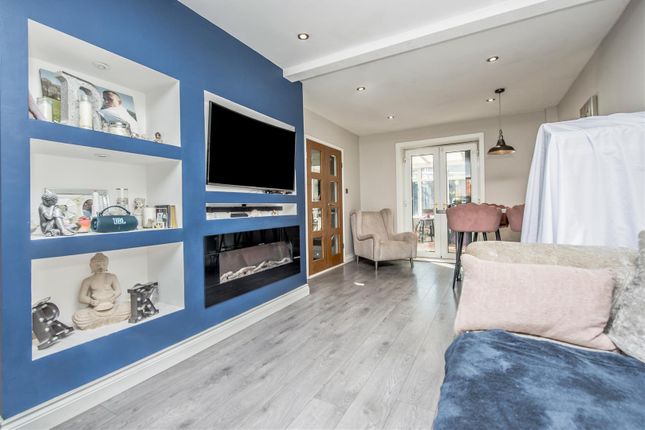 21, Whincover Drive, Leeds photo 2