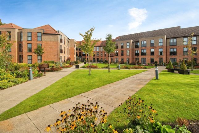 Flat for sale in Deans Park Court, Kingsway, Stafford, Staffordshire