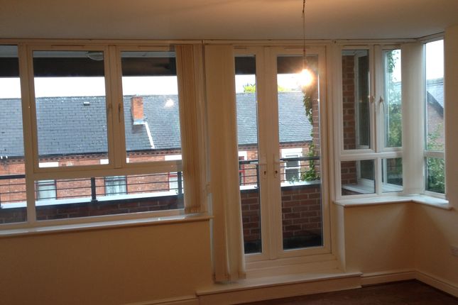 Flat to rent in Barons Court, Burton-On-Trent