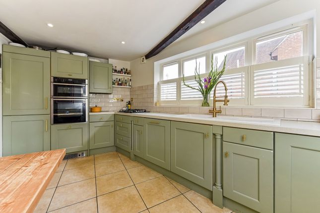 19a,The Old Barn, Mill Hill, Alresford photo 3