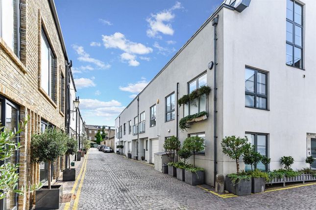 4 bed mews house for sale in Colville Mews, London W11