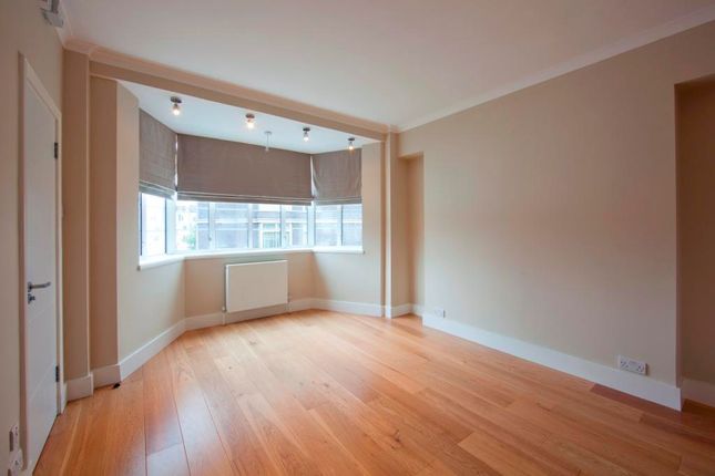 Flat to rent in St James Close, St John's Wood, London