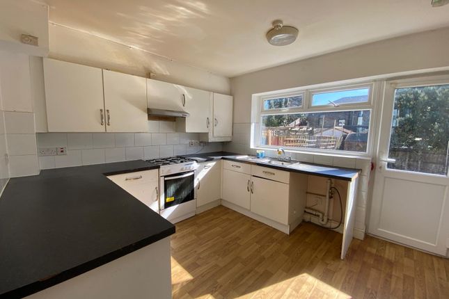 3, Mayfair Avenue, Illford photo 2