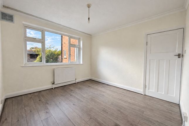 32, Hertford Road, Enfield photo 4
