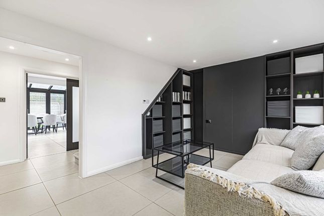 41, Chaplin Crescent, Sunbury-On-Thames photo 4