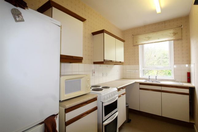 Flat 9 Highwood Court, Potters Lane, Barnet photo 3