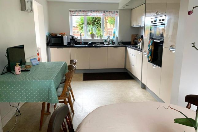 27, Cookson Close, Burnham-On-Sea photo 3