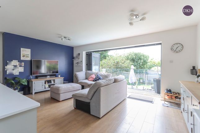 54, Bateman Road, Rickmansworth photo 3
