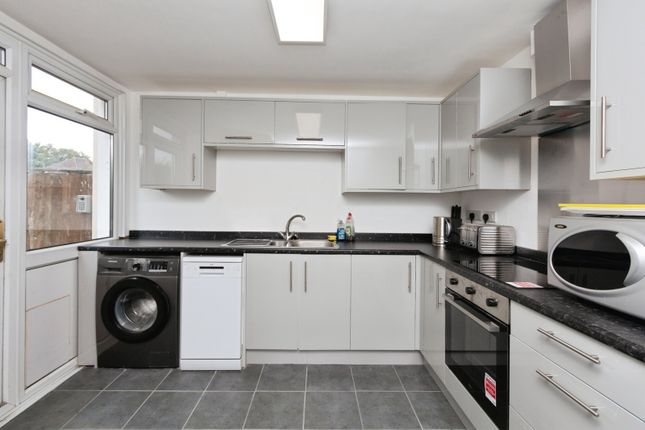 8, Brocas Drive, Hampshire photo 3