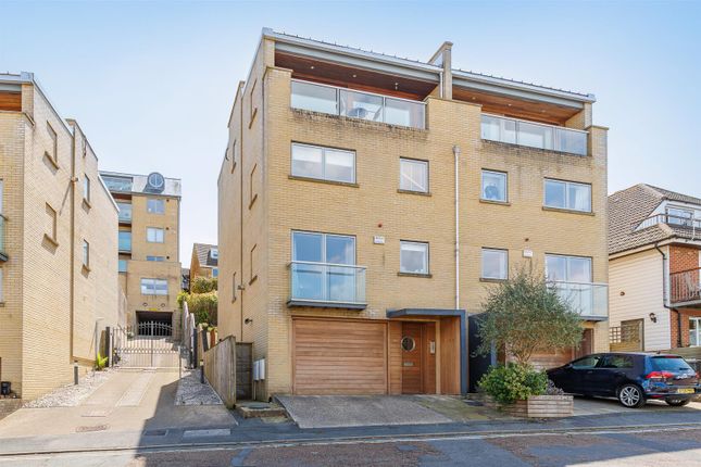 21, Cliff Road, Cowes photo 2